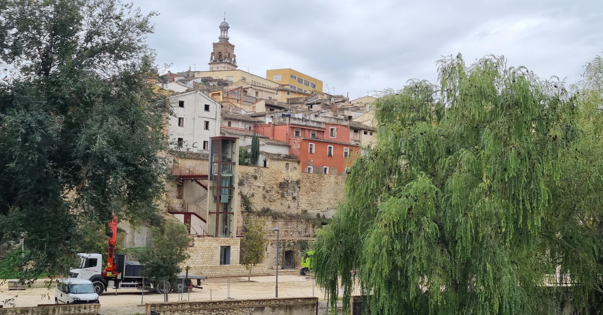 Instal·lat l'ascensor panoràmic de la Vila El Periòdic d'Ontinyent - Noticies a Ontinyent