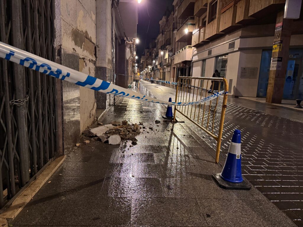 La pluja provoca solsides a les cases del Carrer Major El Periòdic d'Ontinyent - Noticies a Ontinyent