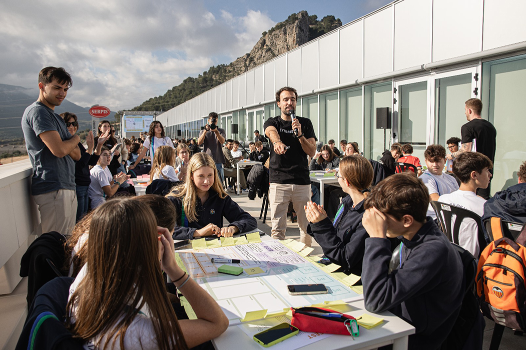 El tèxtil busca futurs treballadors entre els alumnes d'Ontinyent i Alcoi El Periòdic d'Ontinyent - Noticies a Ontinyent