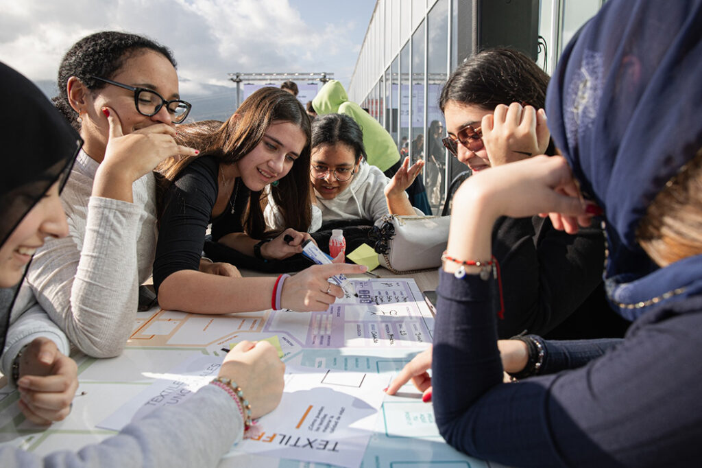 El tèxtil busca futurs treballadors entre els alumnes d'Ontinyent i Alcoi El Periòdic d'Ontinyent - Noticies a Ontinyent