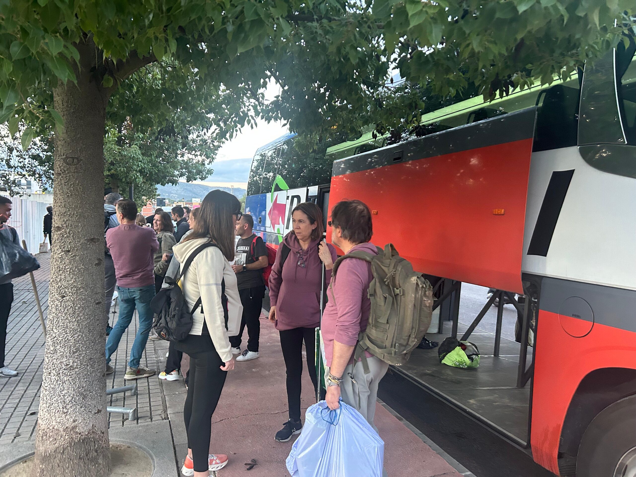 Ontinyent fleta un nou autobús per desplaçar voluntariat a petició de l’Ajuntament de Picanya El Periòdic d'Ontinyent - Noticies a Ontinyent