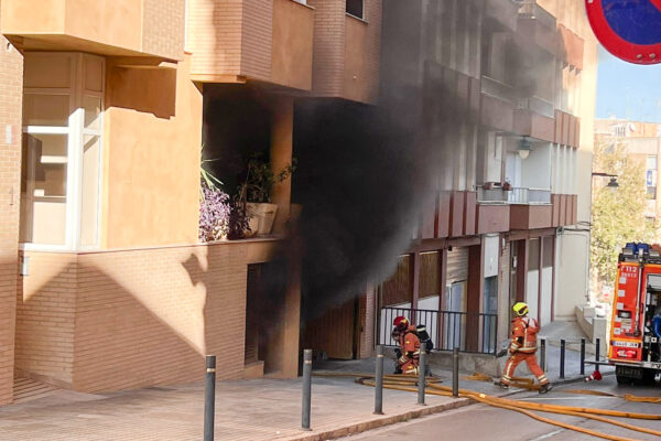 L’explosió d’un vehicle causa un incendi en el Llombo