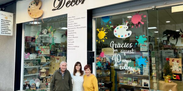 Decor Art, 40 anys entre llapisseres i colors que trauen la vena més artística d’Ontinyent