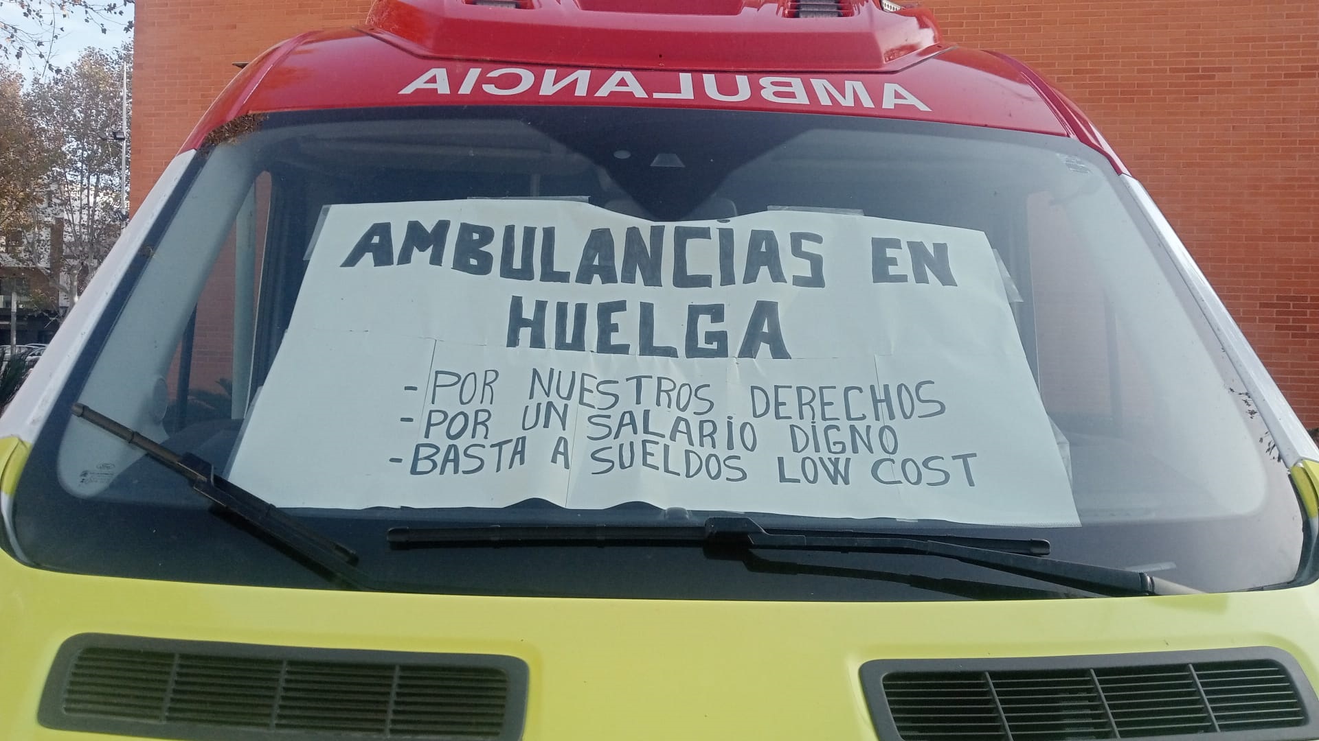 La vaga d'ambulàncies retarda els trasllats programats a l'Hospital El Periòdic d'Ontinyent - Noticies a Ontinyent