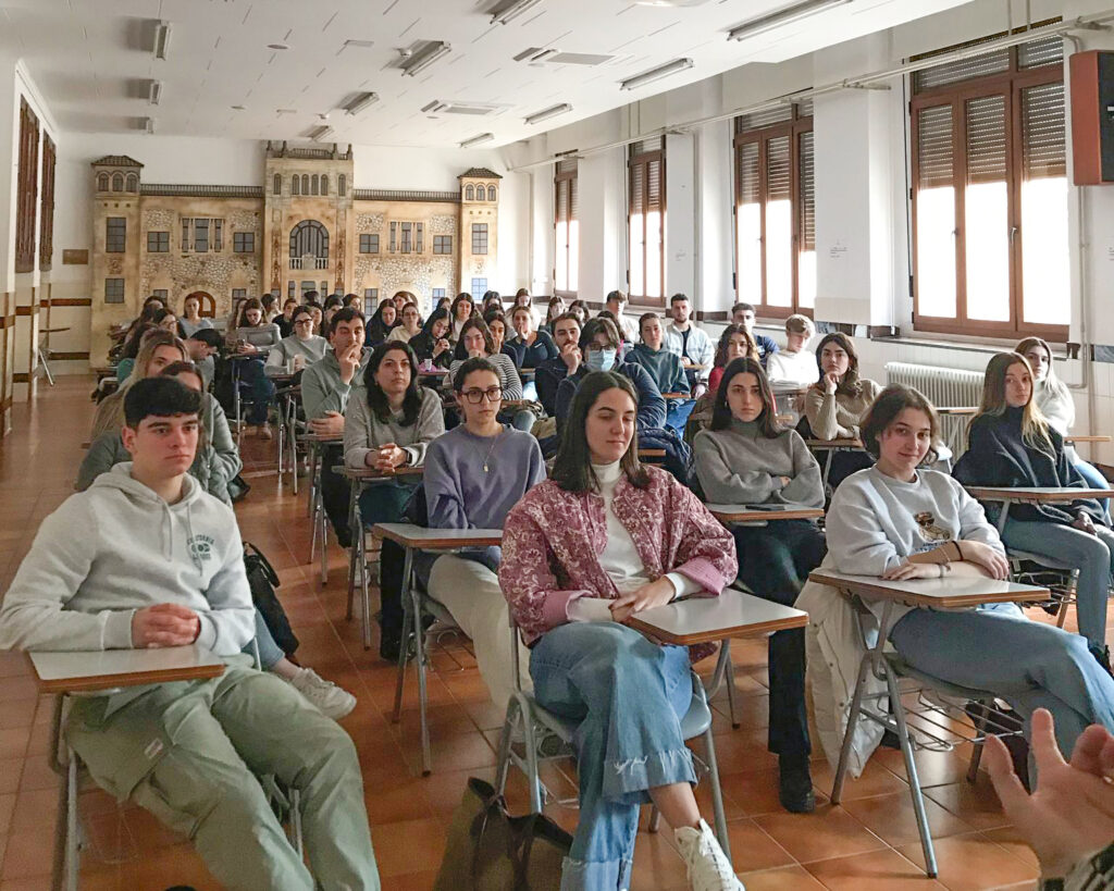 El paper clau d'infermers i infermeres, a debat al Campus d'Ontinyent El Periòdic d'Ontinyent - Noticies a Ontinyent