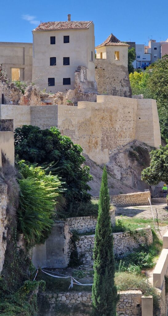 Miguel del Rey: “El repte més gran de restaurar la muralla va ser que no s'enfonsara” El Periòdic d'Ontinyent - Noticies a Ontinyent