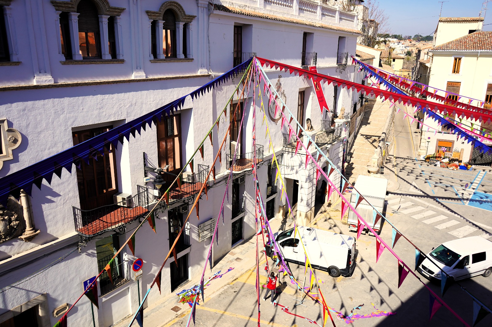 Comença a la Plaça Major el muntatge de l’Ontinyent Medieval El Periòdic d'Ontinyent - Noticies a Ontinyent