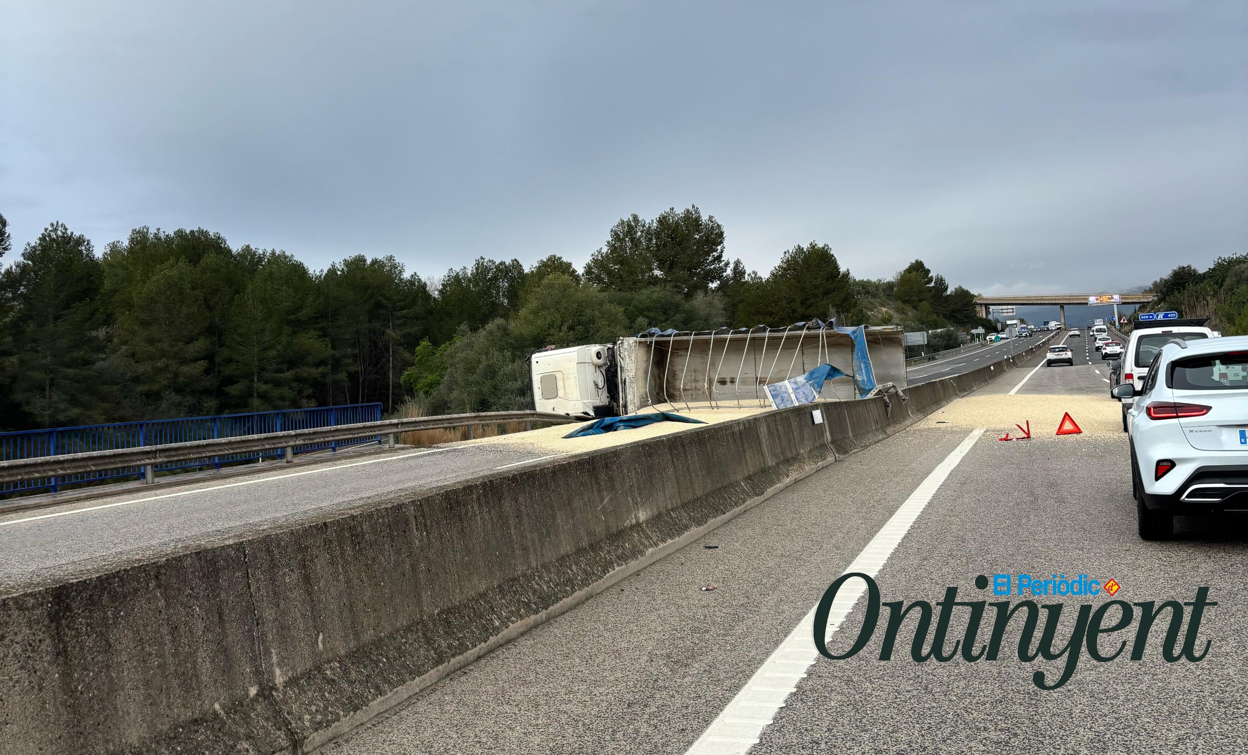 ACCIDENT: bolca un camió de grava i bloqueja l'autovia El Periòdic d'Ontinyent - Noticies a Ontinyent