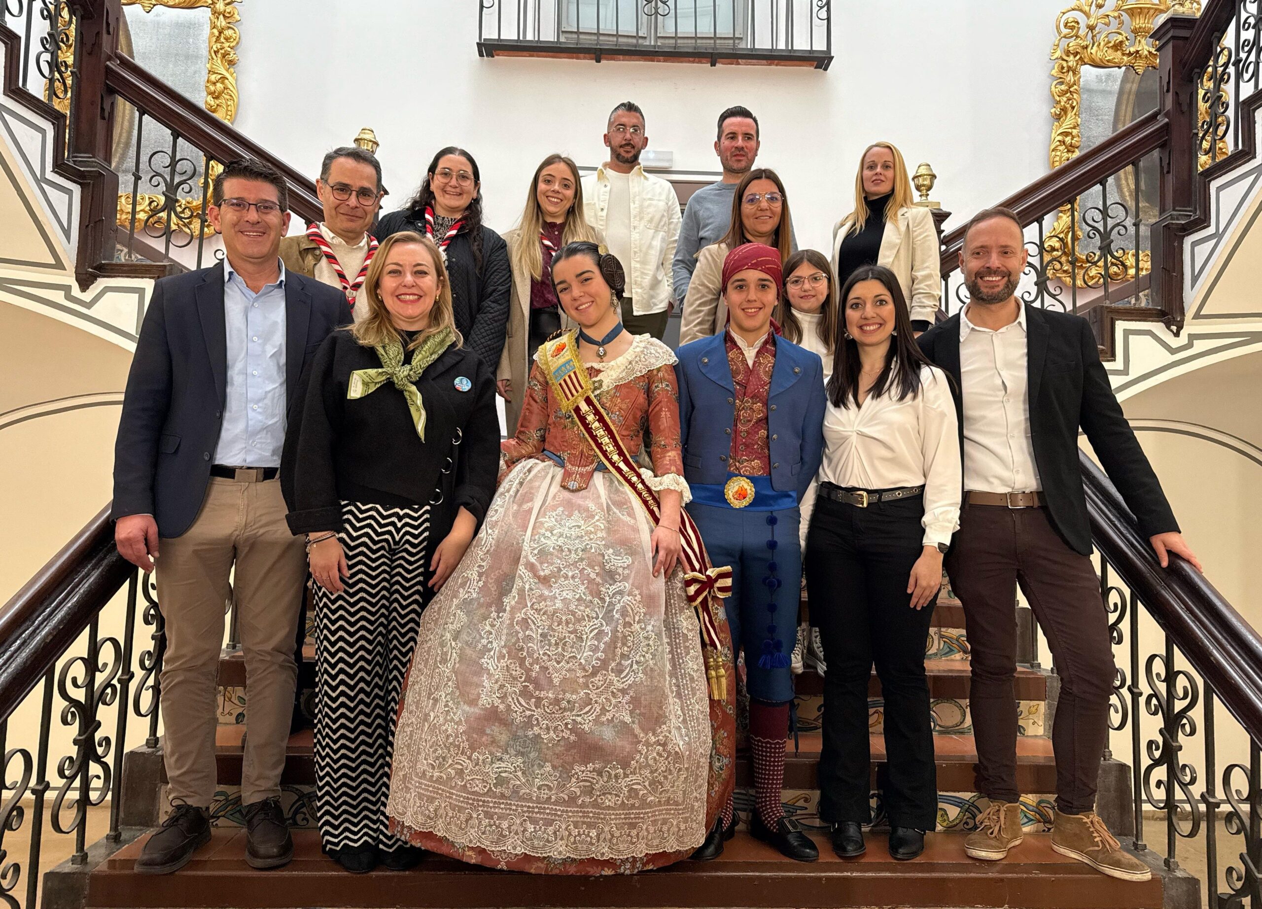 La comissió fallera dels Júniors de Sant Josep visita la Diputació de València El Periòdic d'Ontinyent - Noticies a Ontinyent