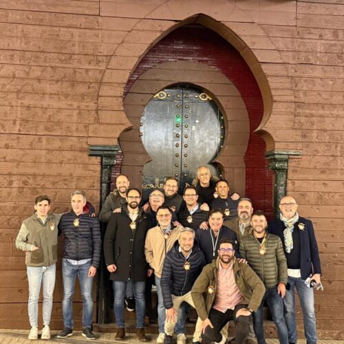Els càrrecs festers d’Ontinyent desfilen a Alcoi en una nit per al record