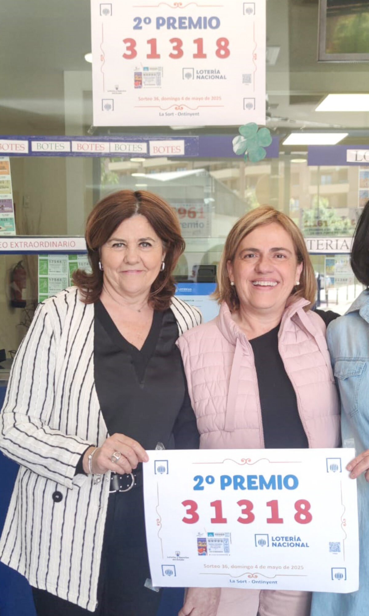 Alegria per la pluja de milions de la Loteria Nacional a Ontinyent pel Dia de la Mare