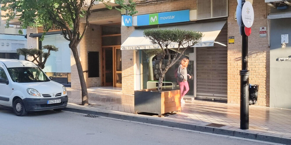 Roba dos mòbils i escapa després d’una persecució