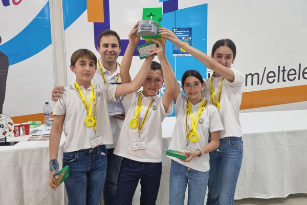 L’equip de La Pureza guanya el primer campionat de robòtica