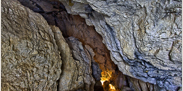 La Cova de l’Avern, en un llibre de llegendes valencianes