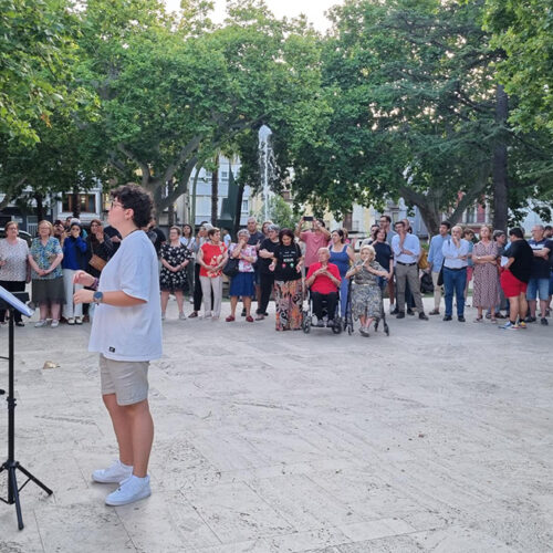 Ontinyent reivindica la pau en un acte senzill i simbòlic