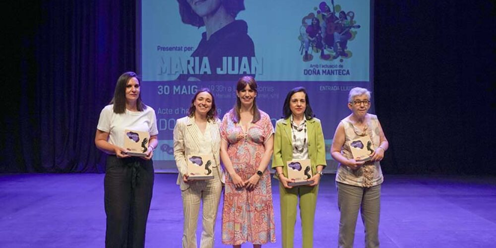 L’Escola Feminista d’Ontinyent 2025 conclou amb l’homenatge a 4 dones “que fan poble”