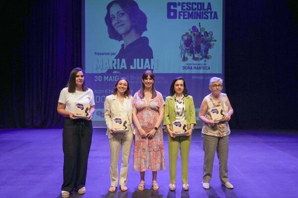 L’Escola Feminista d’Ontinyent 2025 conclou amb l’homenatge a 4 dones “que fan poble”
