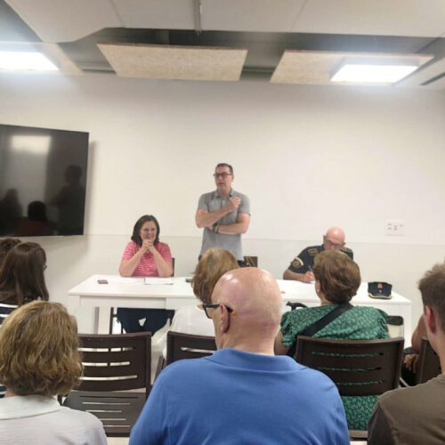 Nova moratòria en les multes del carrer Major i possible votació veïnal