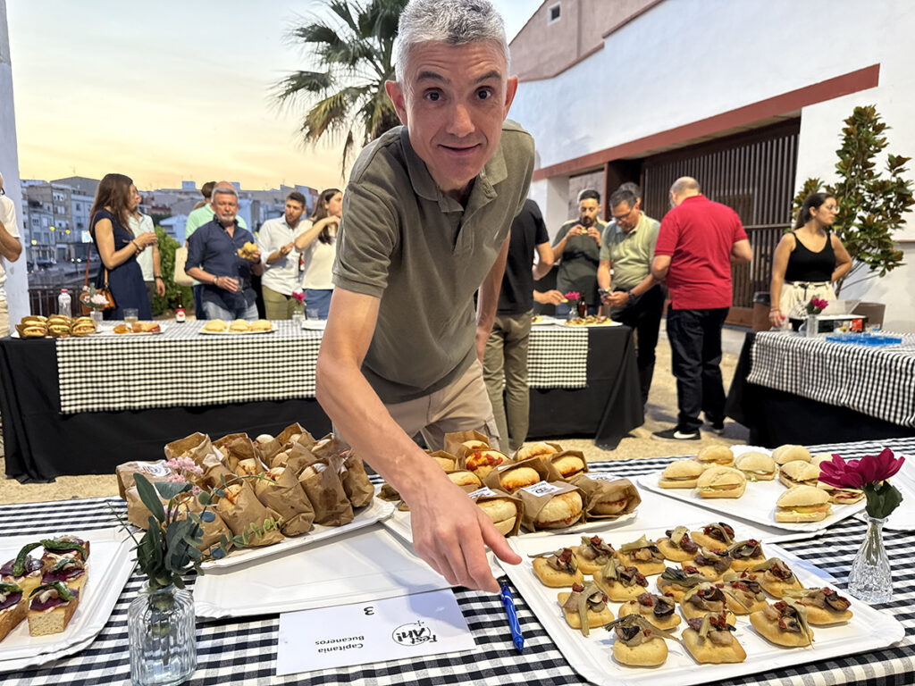 El Periòdic d'Ontinyent - Noticies a Ontinyent Bratembier i El Taulell creen el bocata i tapa de les Capitanies Bratembier i El Taulell creen el bocata i tapa de les Capitanies El Periòdic d'Ontinyent - Noticies a Ontinyent