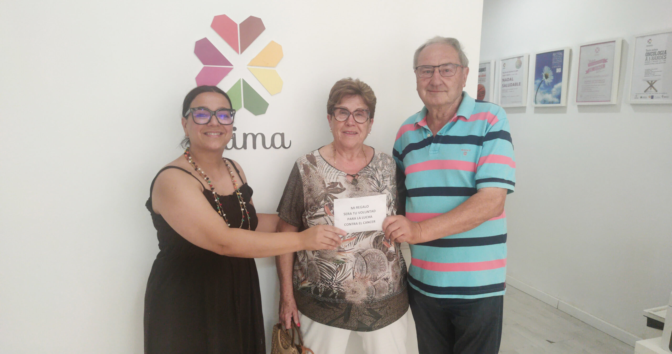 Donen 2.560 euros a ANIMA amb motiu de les seues bodes d'or El Periòdic d'Ontinyent - Noticies a Ontinyent
